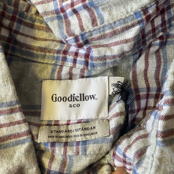 Men's Plaid Button-Down Shirt - Picture 3 of 5